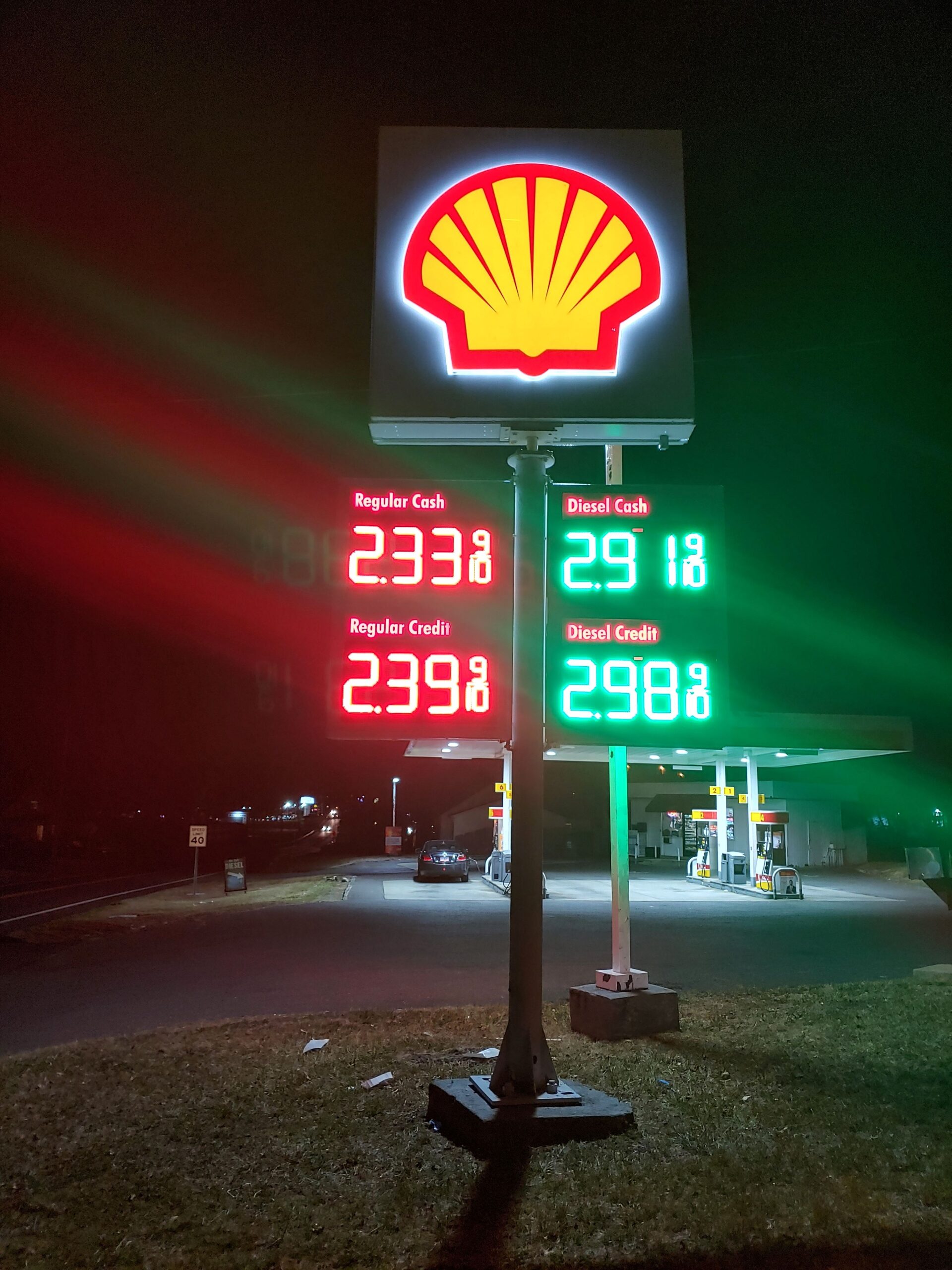 Red Gas Price Signs for Gas Station .pole sign LED petrol price pole signs at a fuel station, enhancing visibility with bright, energy-efficient displays. Bright and energy-efficient LED petrol price pole signs improve visibility and customer experience at fuel stations.