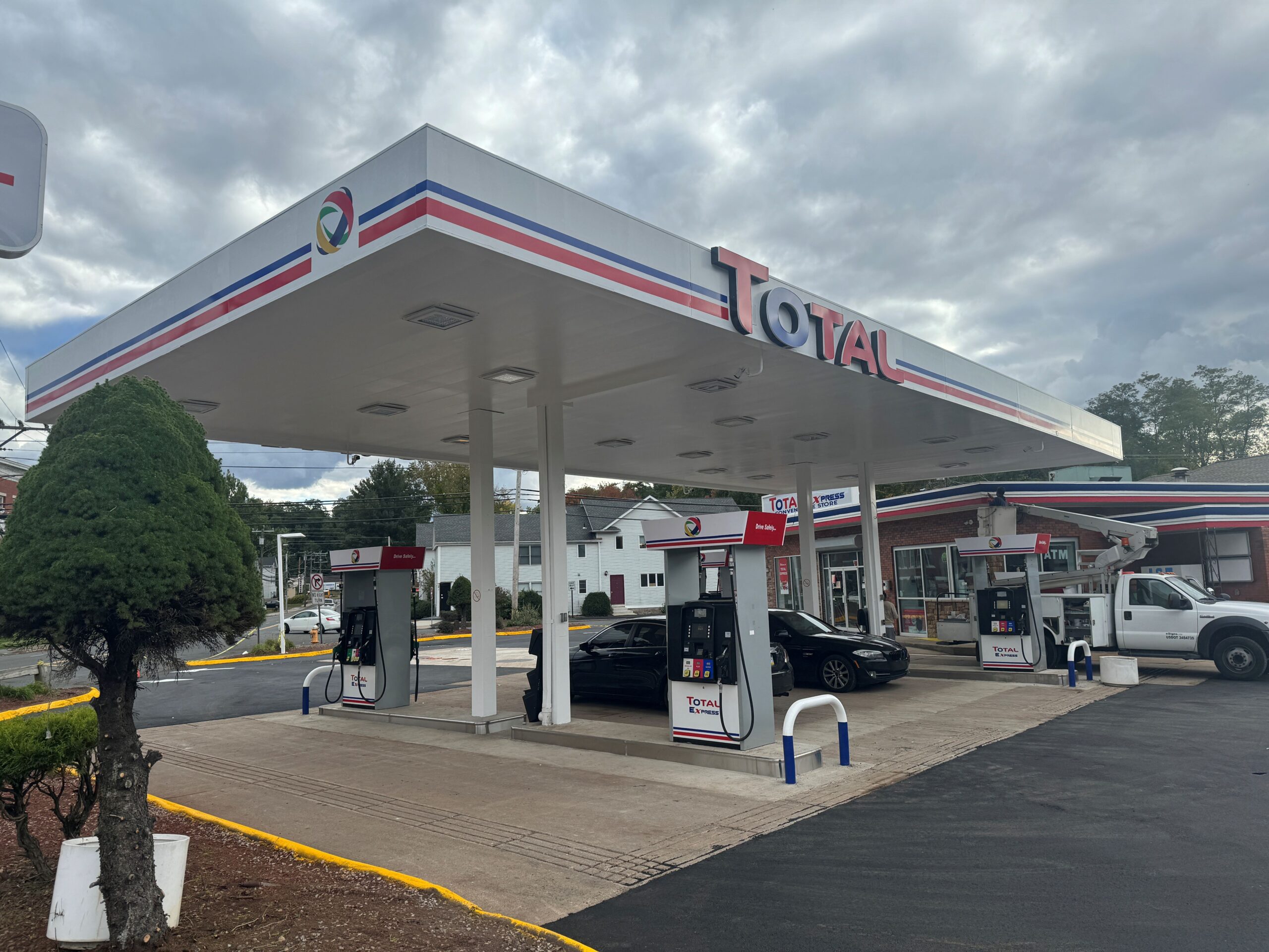 GAS Stations LED Digital Price Signs .GAS Stations- LED Digital Price Signs.LED Gas Station Pump Toppers.LED petrol pump toppers displaying fuel prices and promotional ads at a modern fuel station.led signs
